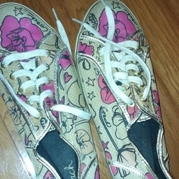 Iam selling my coach shoes - Picture 7 of 8